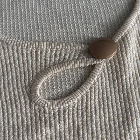 NEW Cut-out Sweater❣️ - Picture 4 of 5